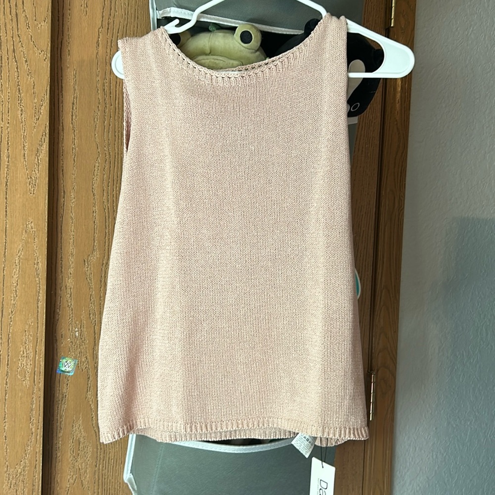 DAZY size large pink knit tank top